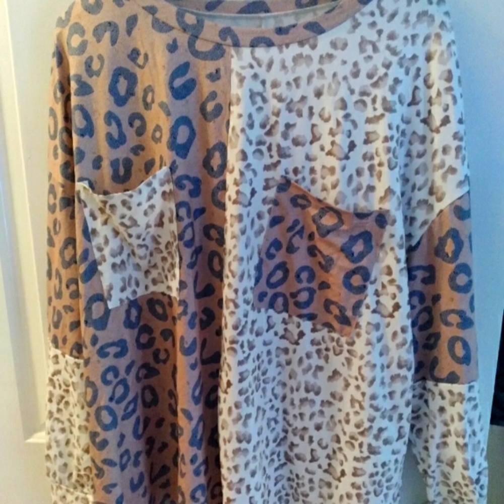 Womens Pull Over Animal Print Shirt 2xl